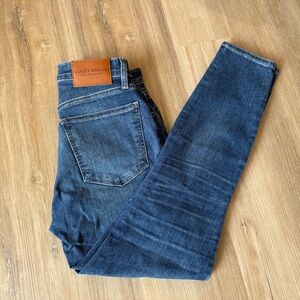 LUCKY BRAND JEANS
HIGH RISE SKINNY BRIDGETTE 
W27 L27
WOMEN’S SIZE 4/27